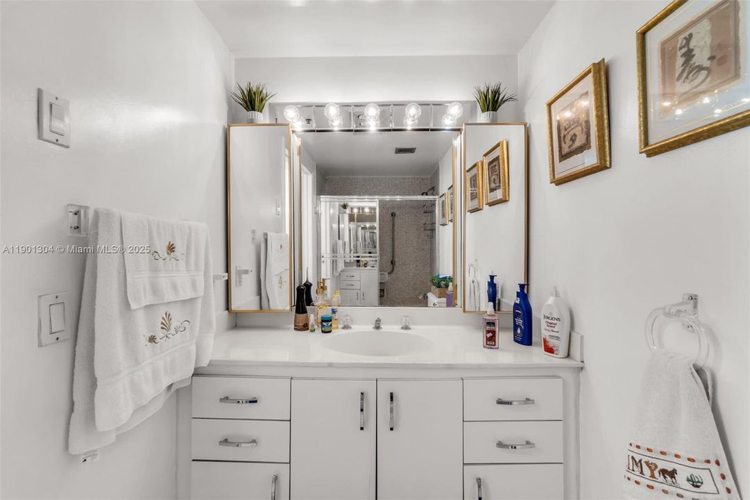 For Sale: $190,000 (2 beds, 2 baths, 1132 Square Feet)