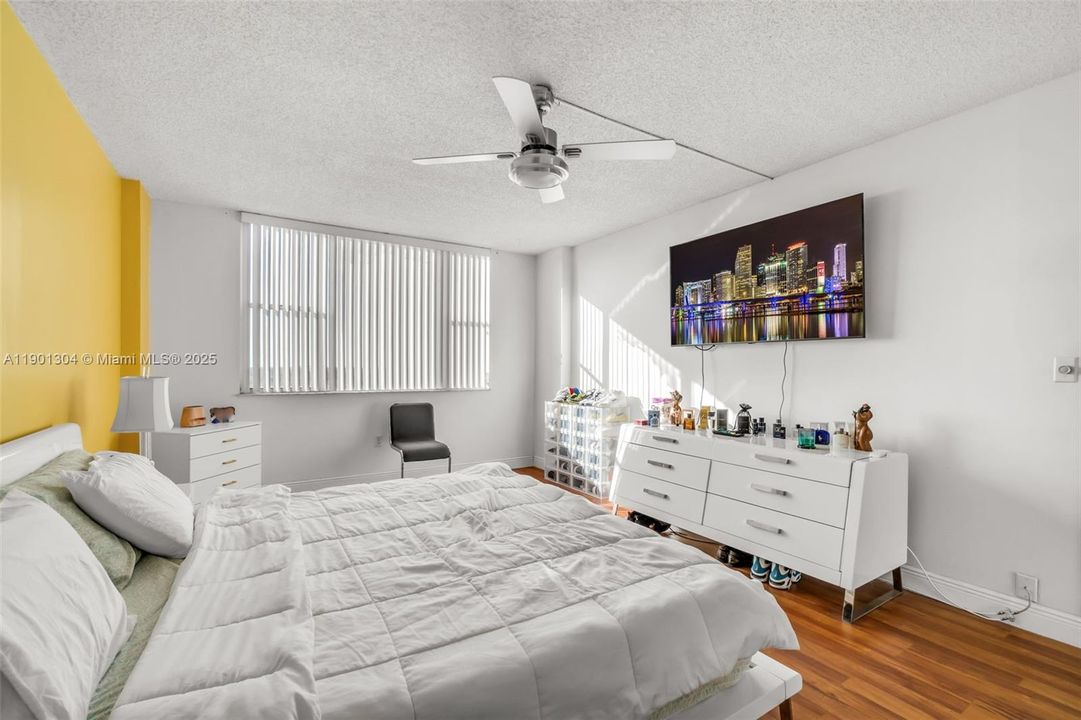 For Sale: $190,000 (2 beds, 2 baths, 1132 Square Feet)