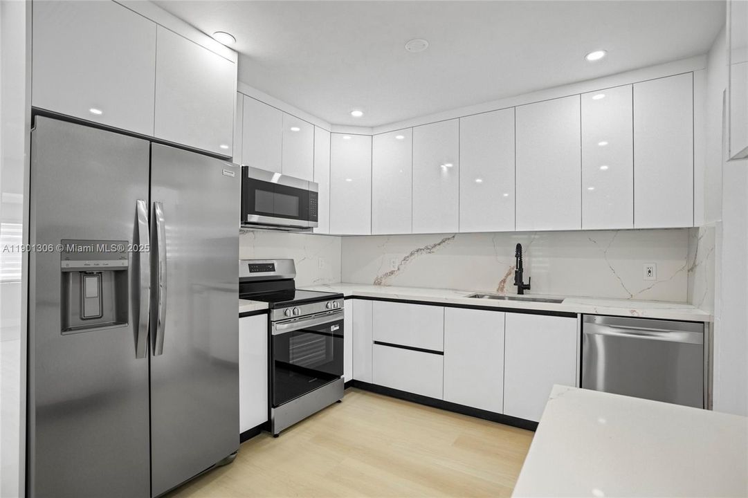 待售: $1,160,000 (0 贝兹, 0 浴室, 2554 平方英尺)