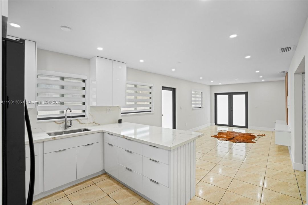 待售: $1,160,000 (0 贝兹, 0 浴室, 2554 平方英尺)