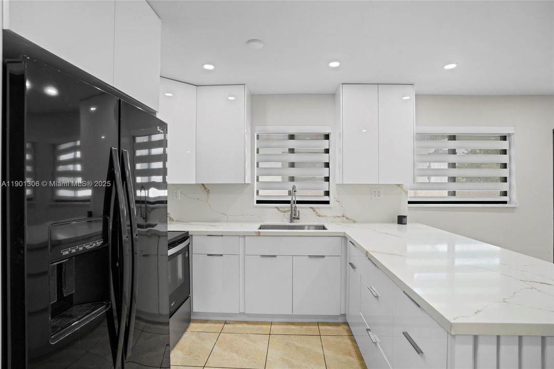 待售: $1,160,000 (0 贝兹, 0 浴室, 2554 平方英尺)