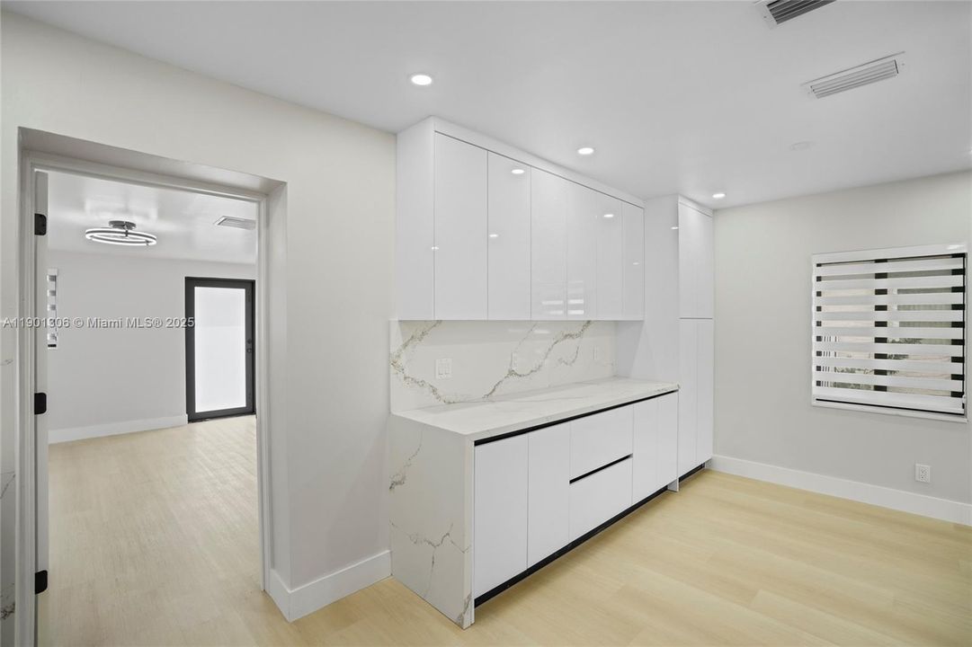 待售: $1,160,000 (0 贝兹, 0 浴室, 2554 平方英尺)