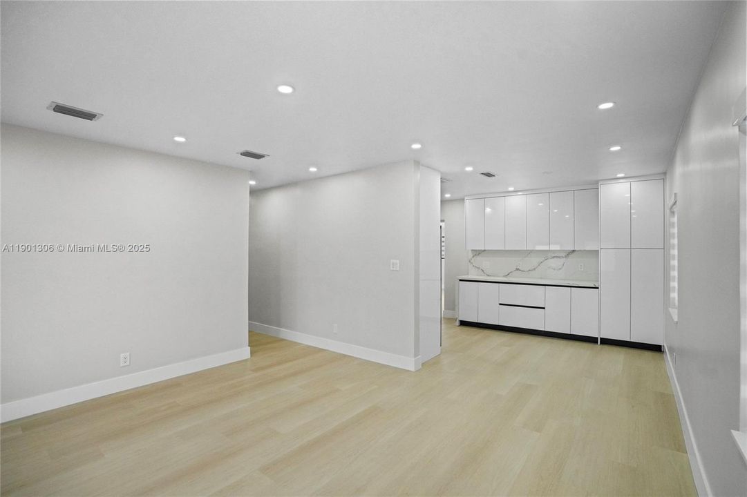 待售: $1,160,000 (0 贝兹, 0 浴室, 2554 平方英尺)