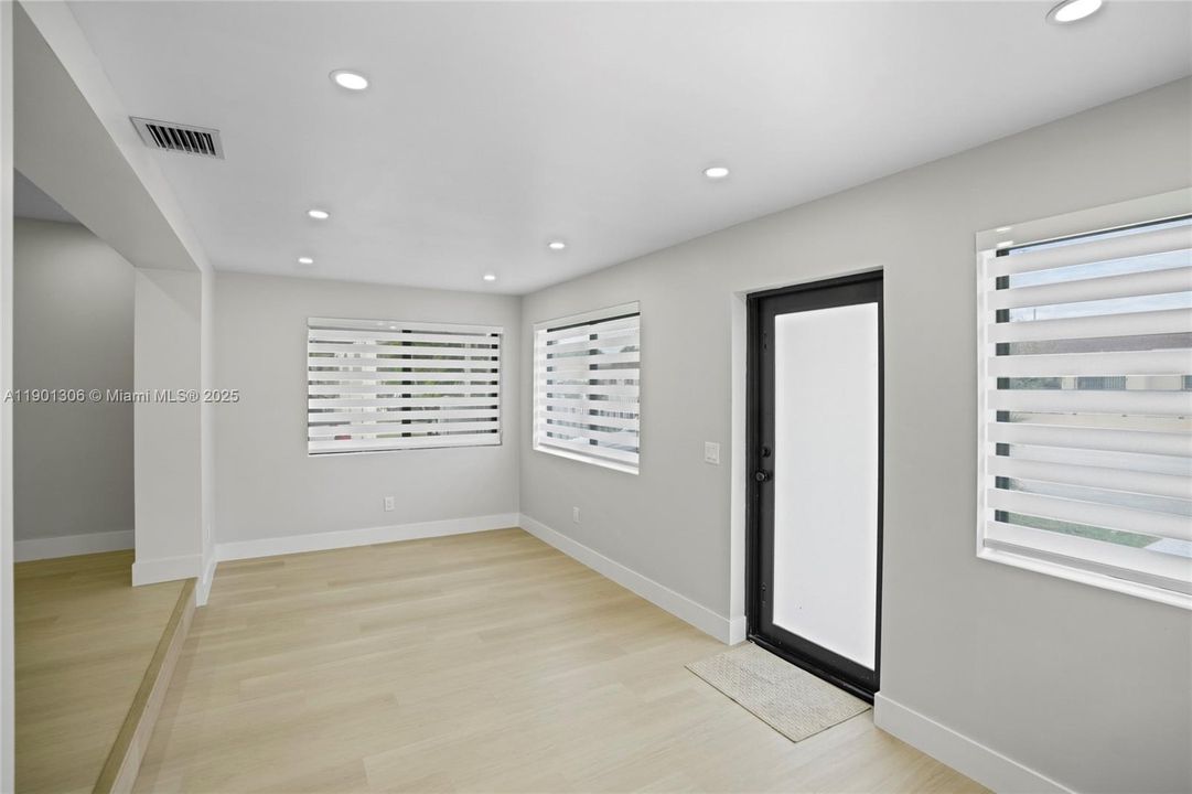 待售: $1,160,000 (0 贝兹, 0 浴室, 2554 平方英尺)