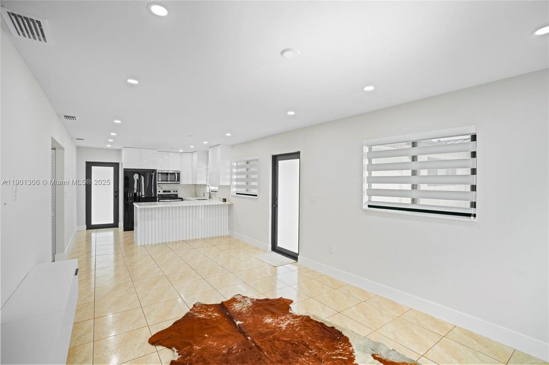 待售: $1,160,000 (0 贝兹, 0 浴室, 2554 平方英尺)