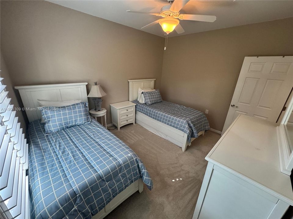 待售: $570,000 (2 贝兹, 2 浴室, 1549 平方英尺)