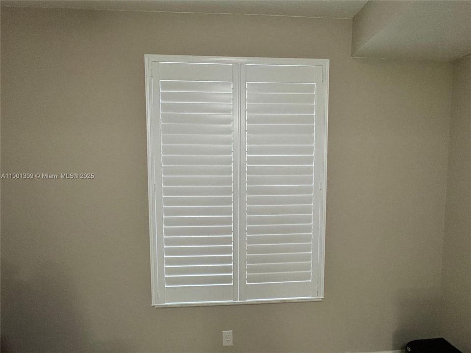 NEW PLANTATION SHUTTERS