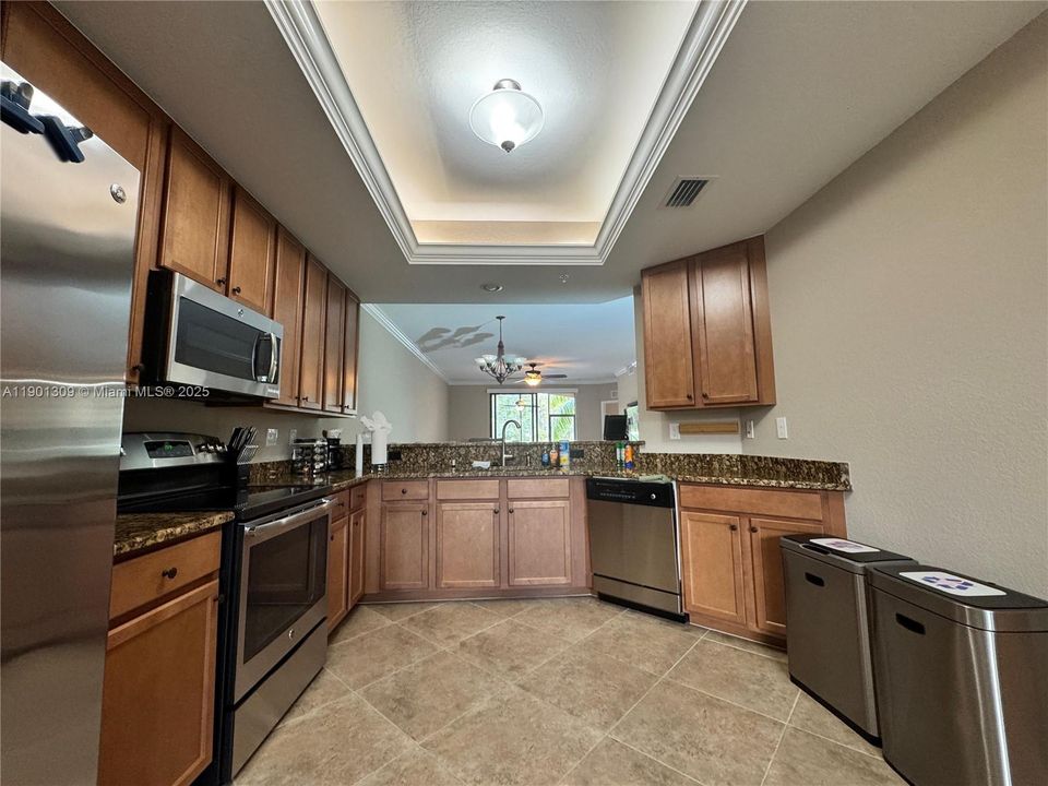 待售: $570,000 (2 贝兹, 2 浴室, 1549 平方英尺)