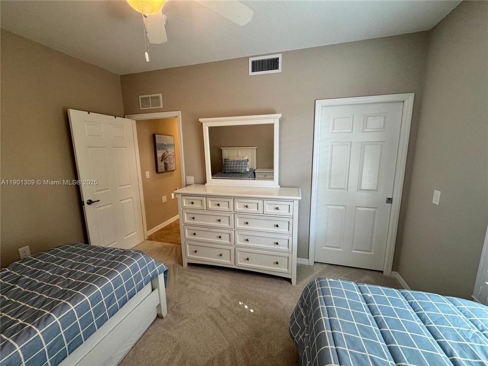 待售: $570,000 (2 贝兹, 2 浴室, 1549 平方英尺)