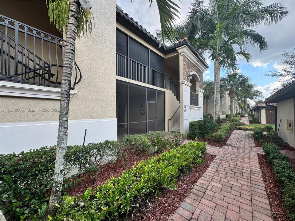 待售: $570,000 (2 贝兹, 2 浴室, 1549 平方英尺)