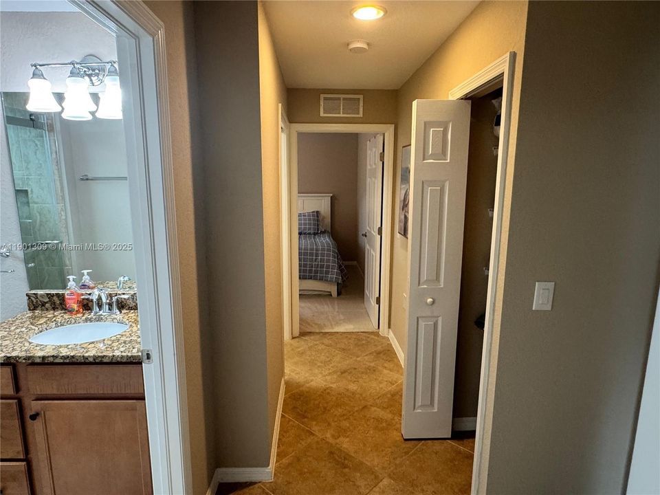 待售: $570,000 (2 贝兹, 2 浴室, 1549 平方英尺)