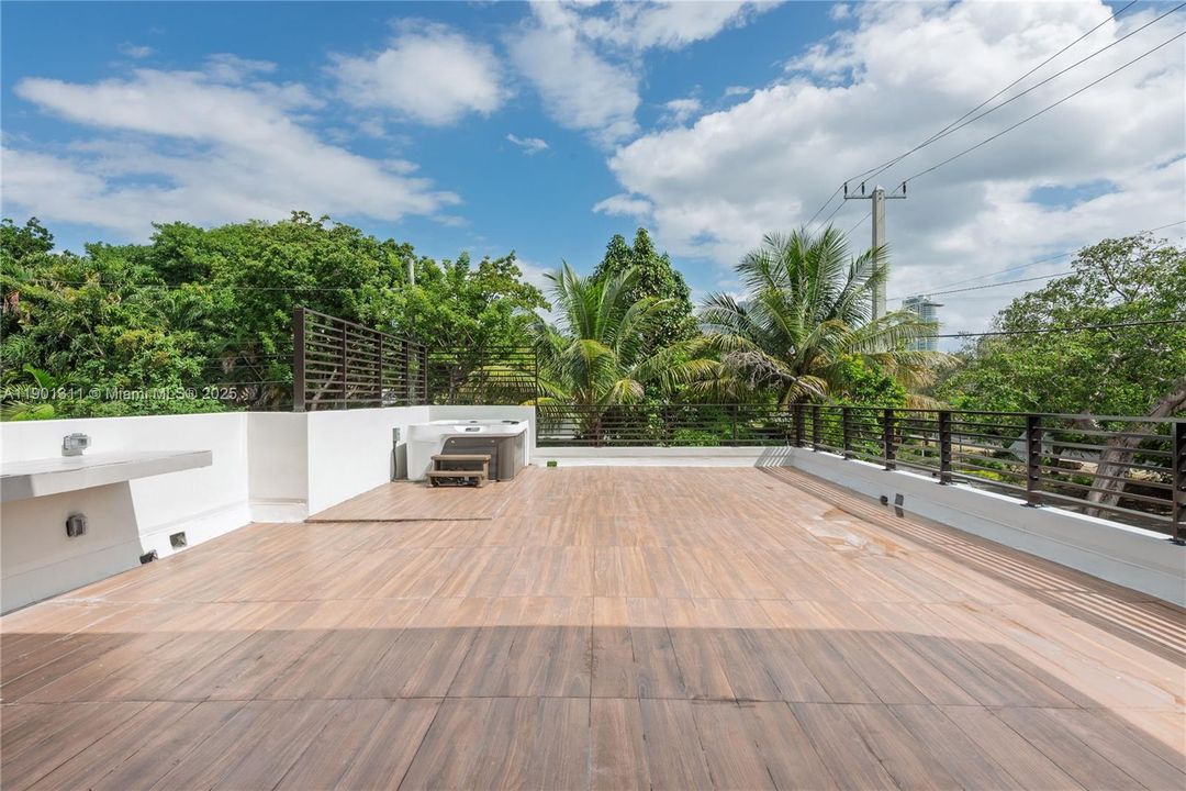 For Sale: $3,499,900 (4 beds, 3 baths, 1507 Square Feet)