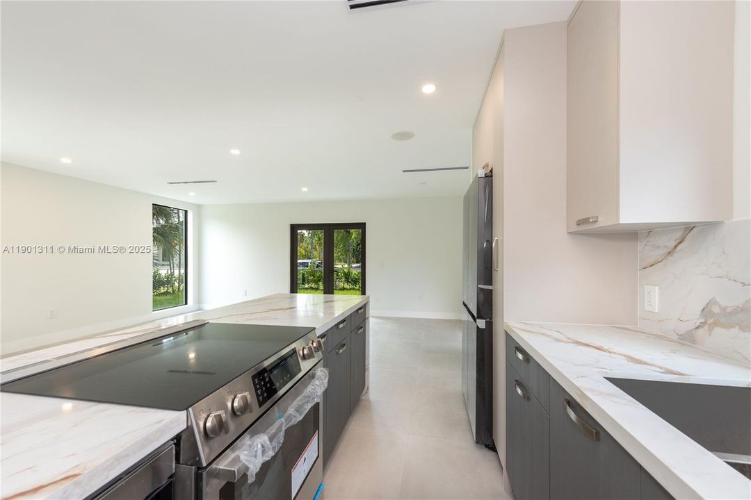 For Sale: $3,499,900 (4 beds, 3 baths, 1507 Square Feet)