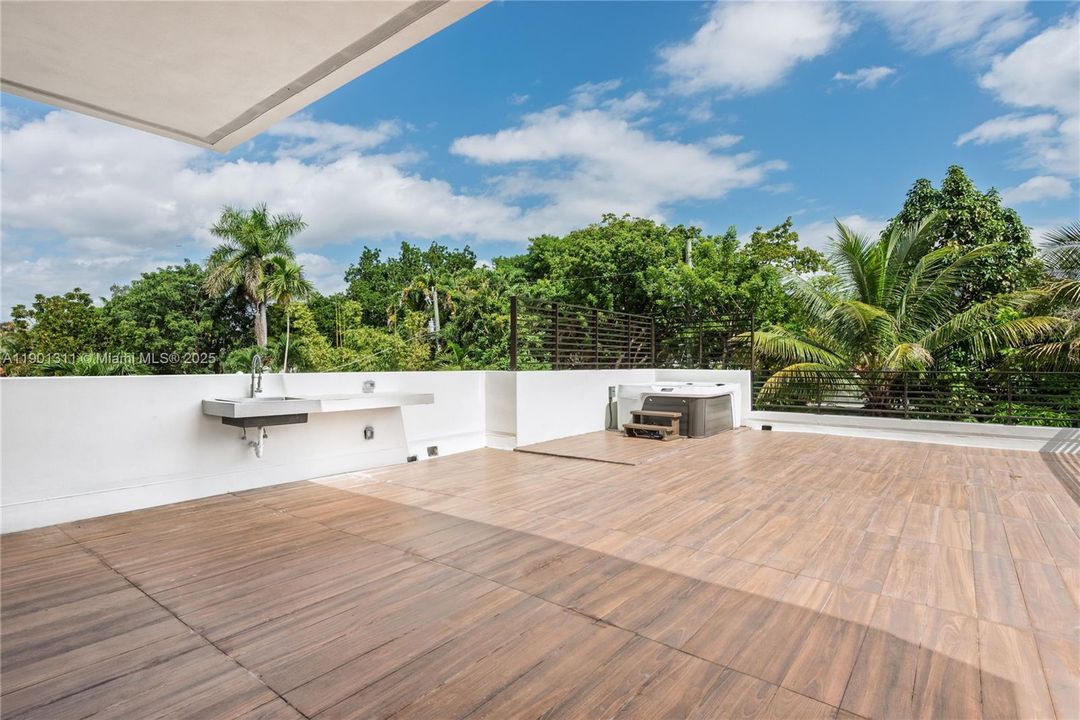 For Sale: $3,499,900 (4 beds, 3 baths, 1507 Square Feet)