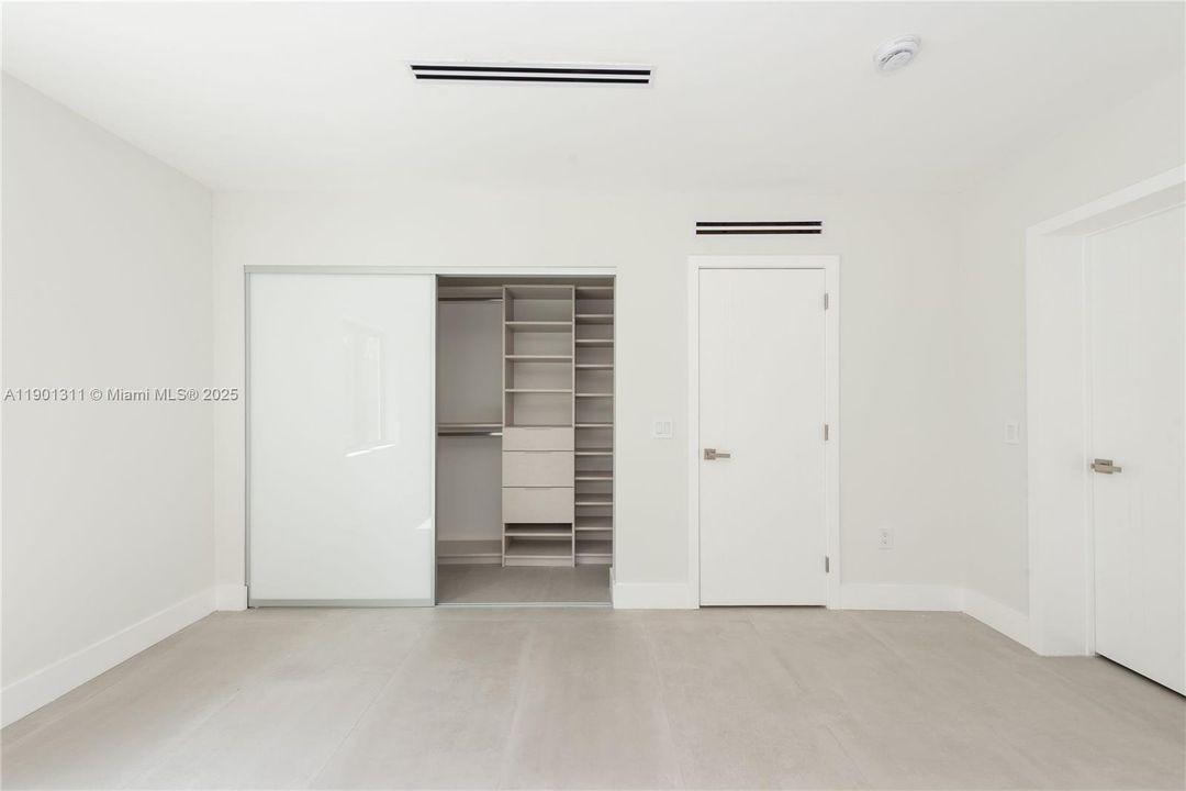 For Sale: $3,499,900 (4 beds, 3 baths, 1507 Square Feet)