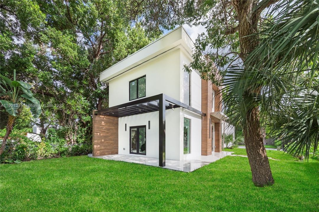 For Sale: $3,499,900 (4 beds, 3 baths, 1507 Square Feet)