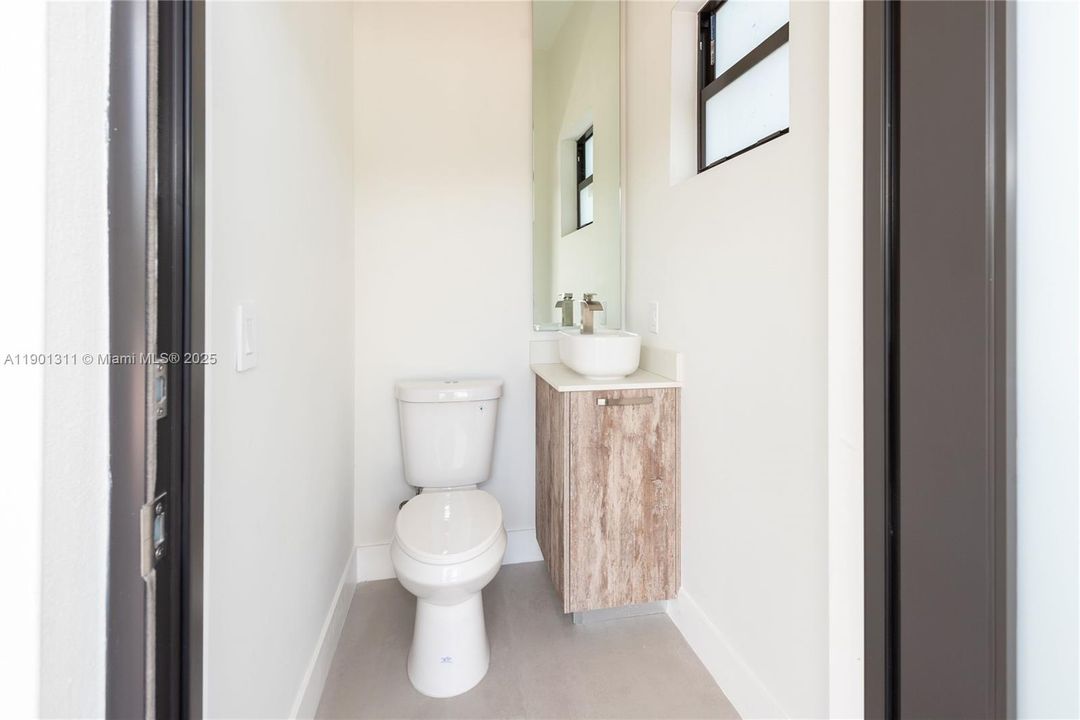 For Sale: $3,499,900 (4 beds, 3 baths, 1507 Square Feet)