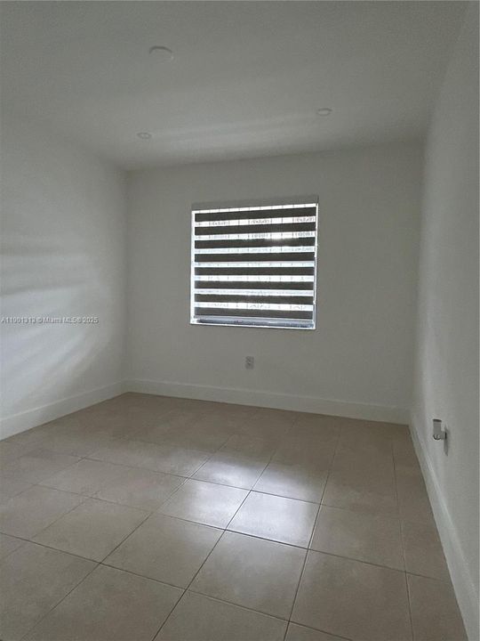 Active With Contract: $2,800 (3 beds, 2 baths, 1030 Square Feet)