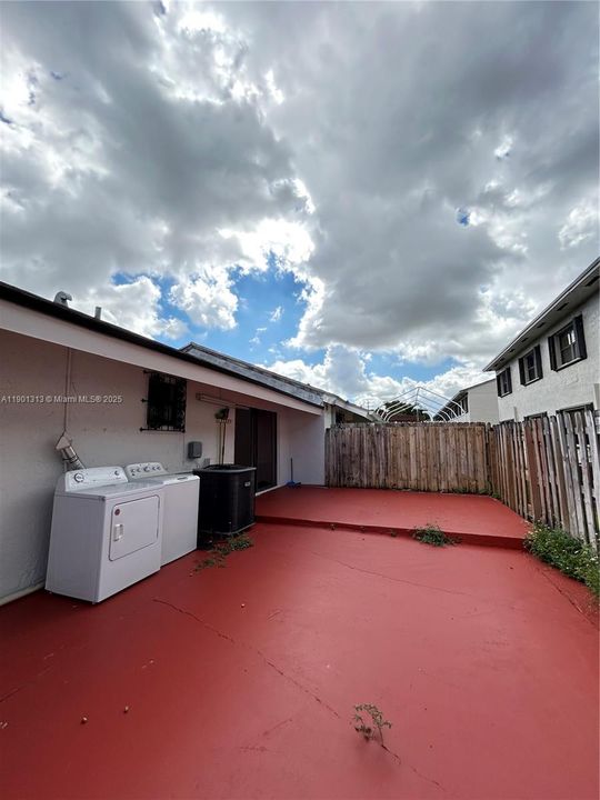 Active With Contract: $2,800 (3 beds, 2 baths, 1030 Square Feet)