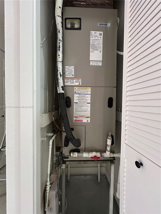 Active With Contract: $2,800 (3 beds, 2 baths, 1030 Square Feet)