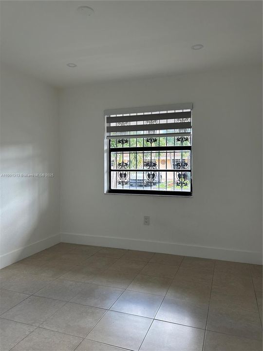 Active With Contract: $2,800 (3 beds, 2 baths, 1030 Square Feet)