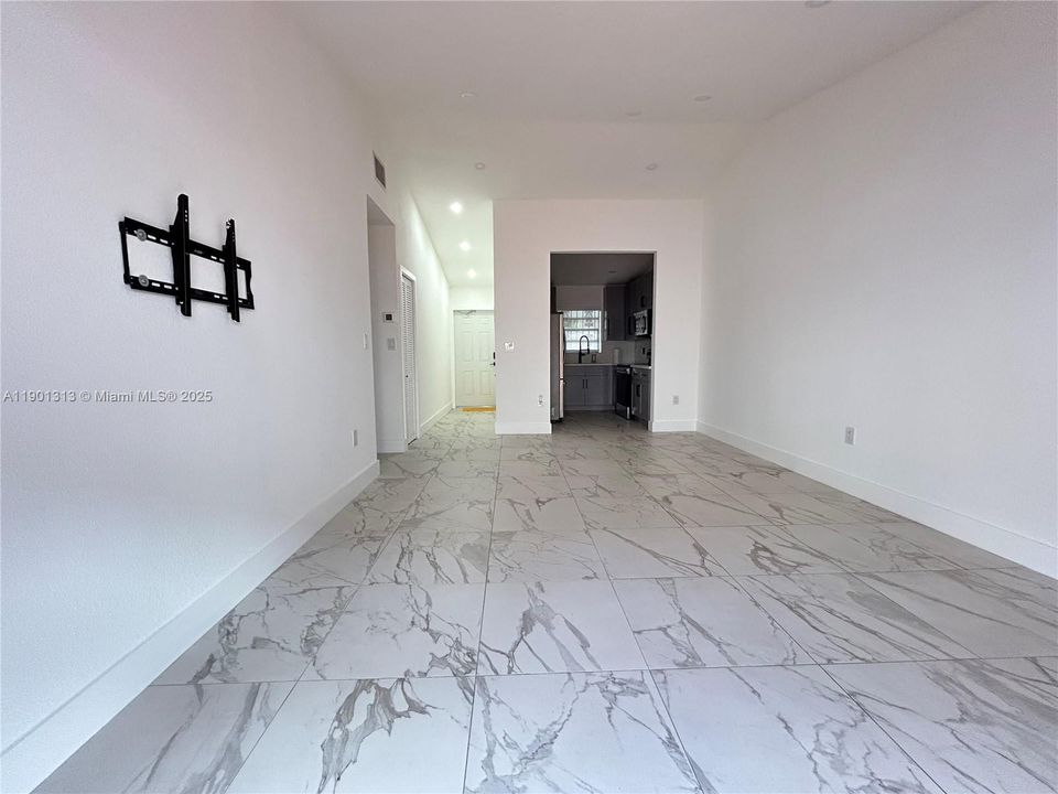 Active With Contract: $2,800 (3 beds, 2 baths, 1030 Square Feet)