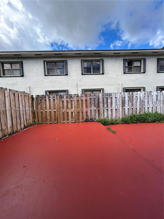 Active With Contract: $2,800 (3 beds, 2 baths, 1030 Square Feet)