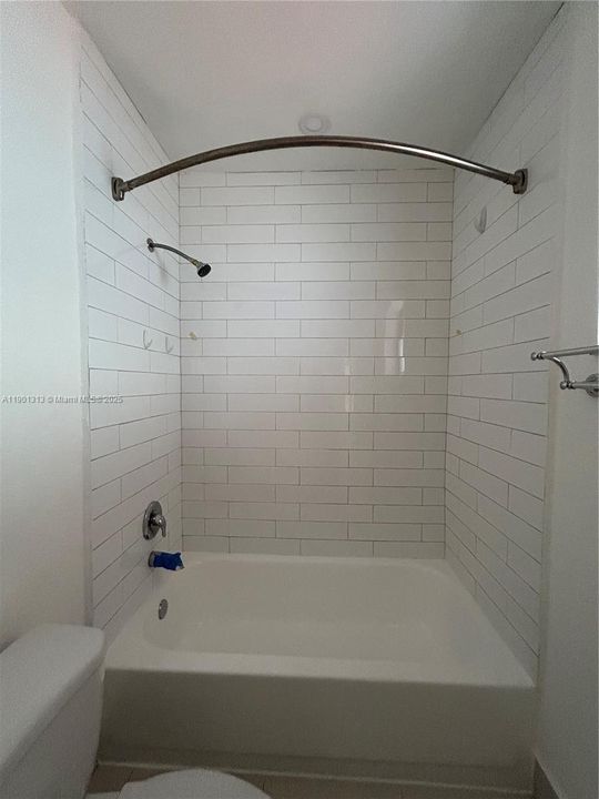 Active With Contract: $2,800 (3 beds, 2 baths, 1030 Square Feet)