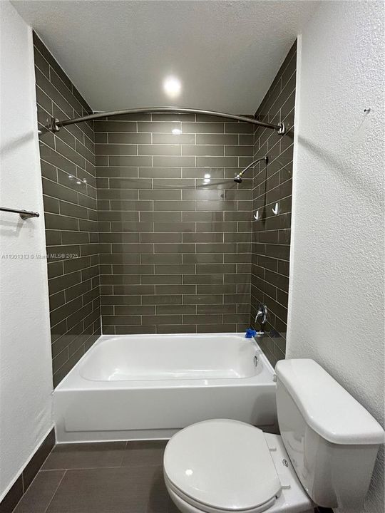 Active With Contract: $2,800 (3 beds, 2 baths, 1030 Square Feet)