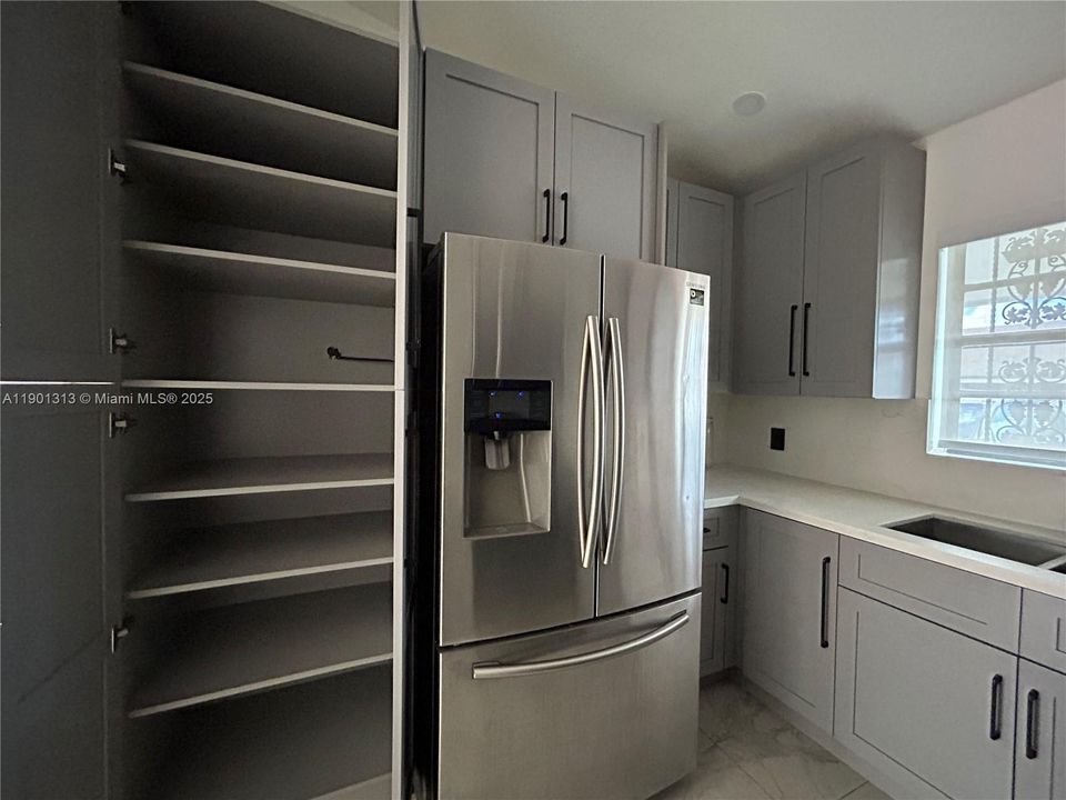 Active With Contract: $2,800 (3 beds, 2 baths, 1030 Square Feet)