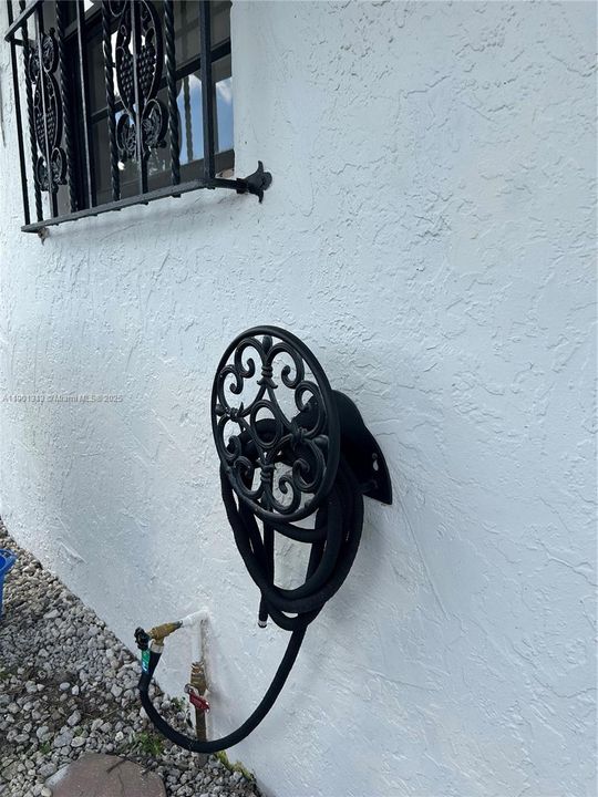 Active With Contract: $2,800 (3 beds, 2 baths, 1030 Square Feet)