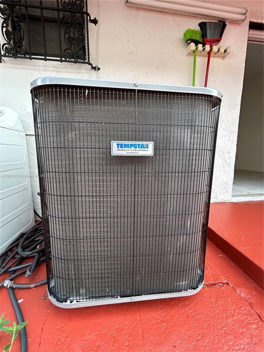 Active With Contract: $2,800 (3 beds, 2 baths, 1030 Square Feet)