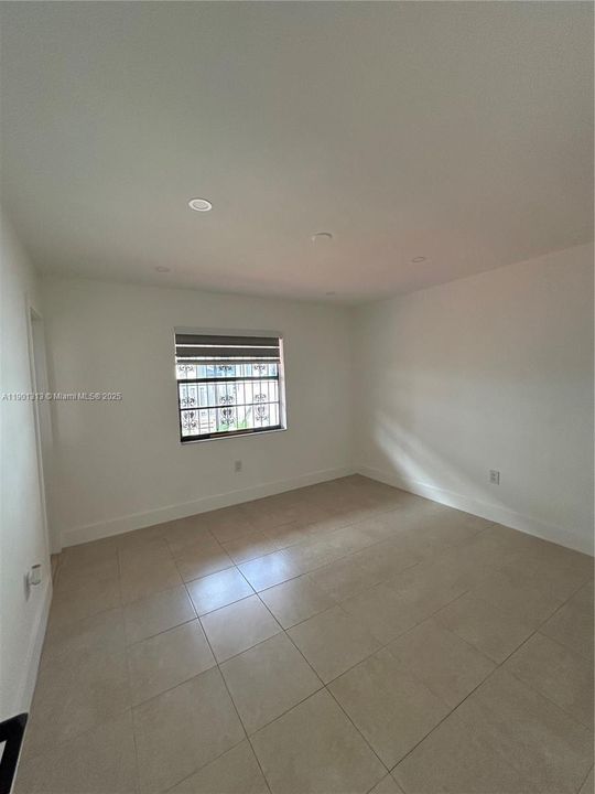 Active With Contract: $2,800 (3 beds, 2 baths, 1030 Square Feet)