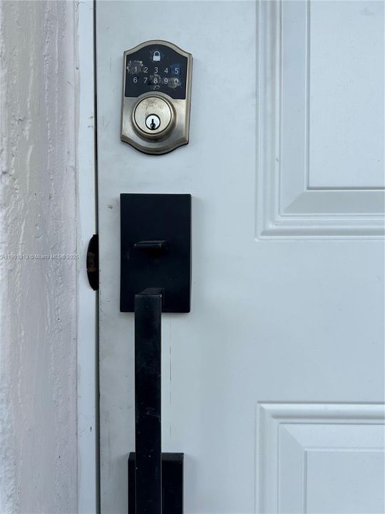 Active With Contract: $2,800 (3 beds, 2 baths, 1030 Square Feet)