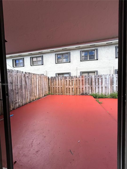 Active With Contract: $2,800 (3 beds, 2 baths, 1030 Square Feet)