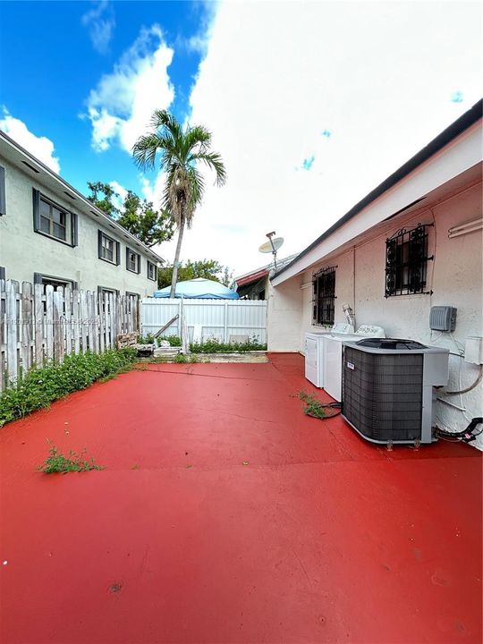 Active With Contract: $2,800 (3 beds, 2 baths, 1030 Square Feet)