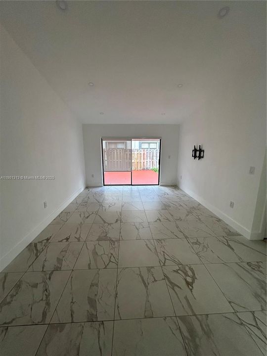 Active With Contract: $2,800 (3 beds, 2 baths, 1030 Square Feet)