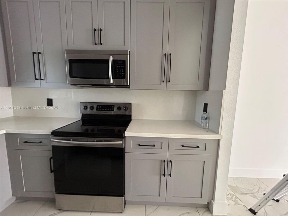 Active With Contract: $2,800 (3 beds, 2 baths, 1030 Square Feet)