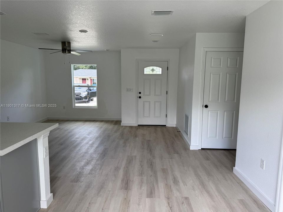 For Sale: $229,000 (3 beds, 2 baths, 1057 Square Feet)