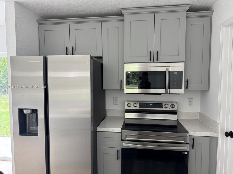 For Sale: $229,000 (3 beds, 2 baths, 1057 Square Feet)