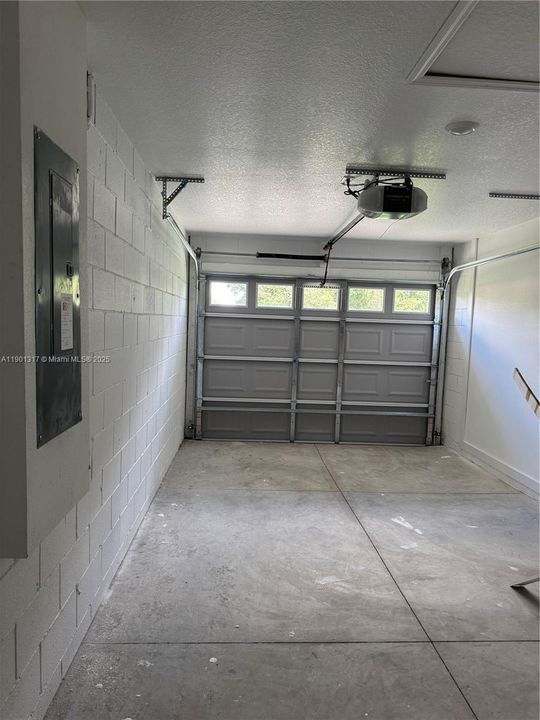 For Sale: $229,000 (3 beds, 2 baths, 1057 Square Feet)