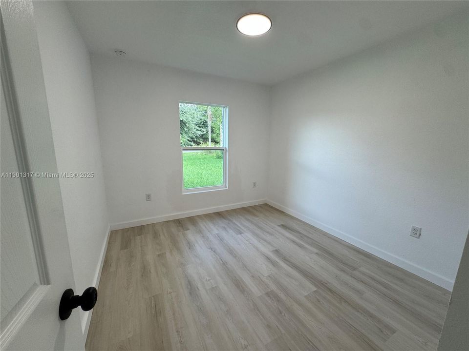 For Sale: $229,000 (3 beds, 2 baths, 1057 Square Feet)