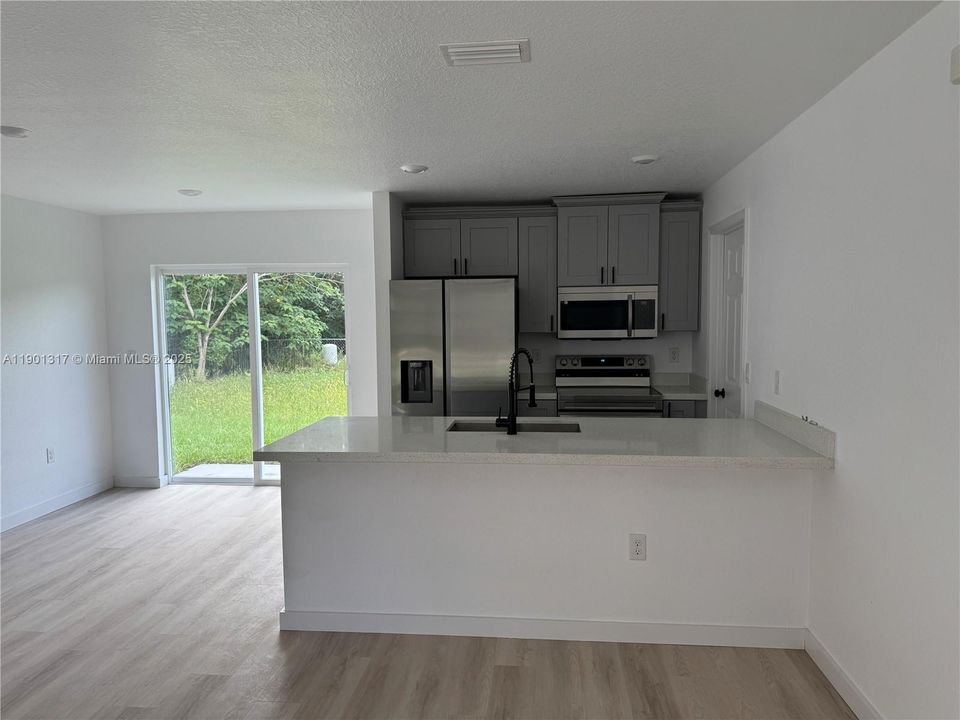 For Sale: $229,000 (3 beds, 2 baths, 1057 Square Feet)