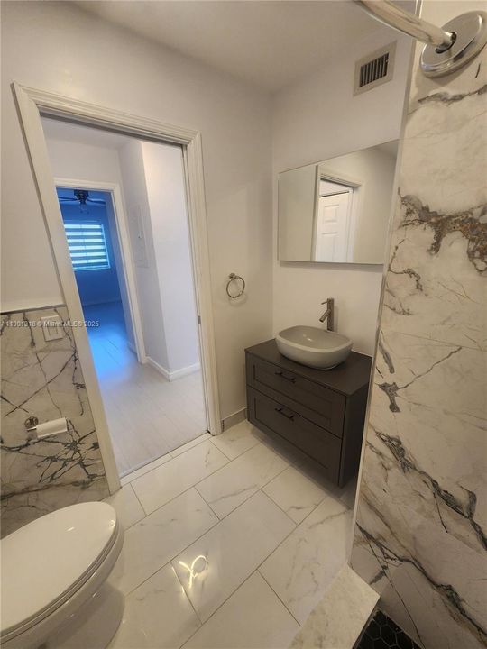 Active With Contract: $2,700 (2 beds, 2 baths, 960 Square Feet)