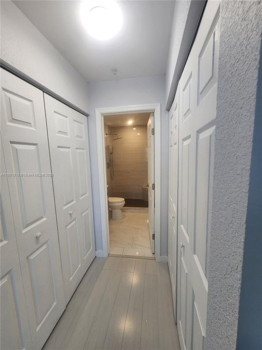 Active With Contract: $2,700 (2 beds, 2 baths, 960 Square Feet)