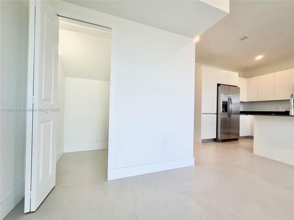 For Rent: $2,750 (4 beds, 2 baths, 1912 Square Feet)