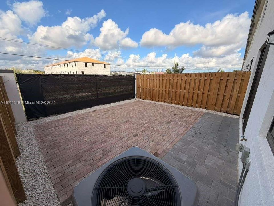 For Rent: $2,750 (4 beds, 2 baths, 1912 Square Feet)