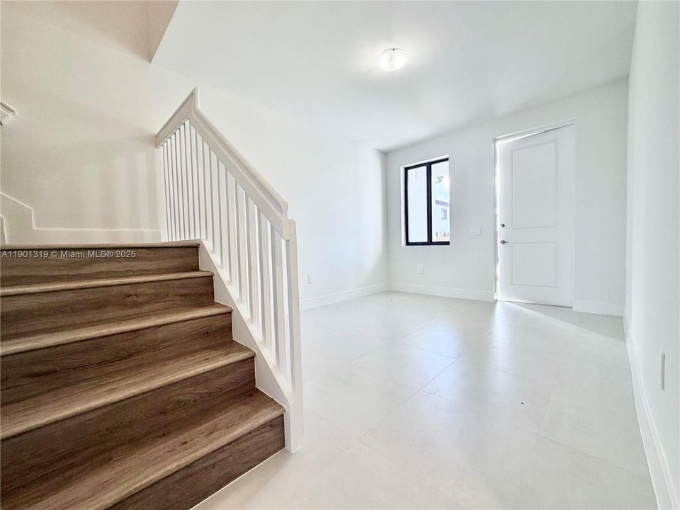 For Rent: $2,750 (4 beds, 2 baths, 1912 Square Feet)