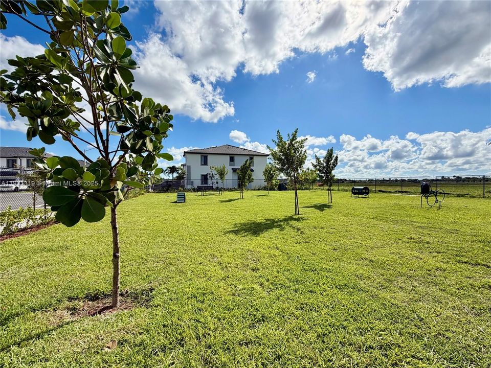 For Rent: $2,750 (4 beds, 2 baths, 1912 Square Feet)