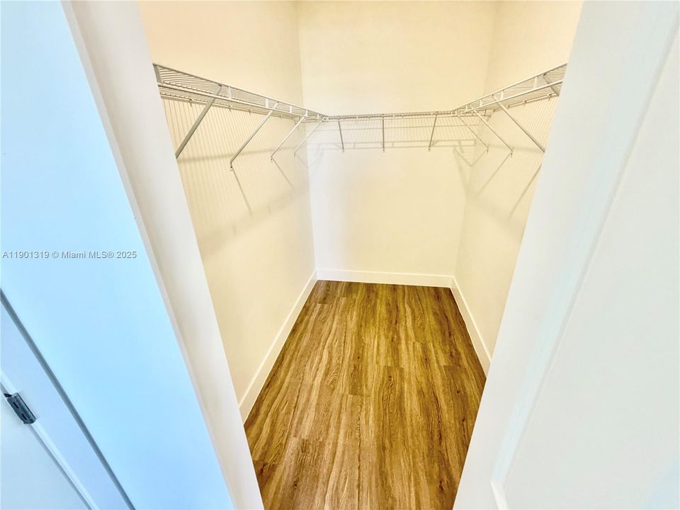 For Rent: $2,750 (4 beds, 2 baths, 1912 Square Feet)